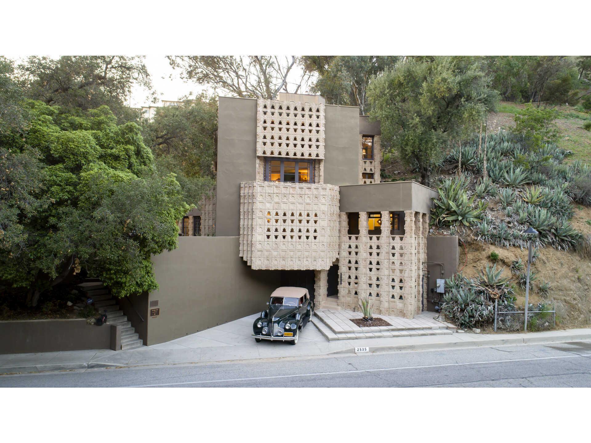 How the Derby housing mix shapes cleaning needs city centre apartments, Victorian terraces, and new builds